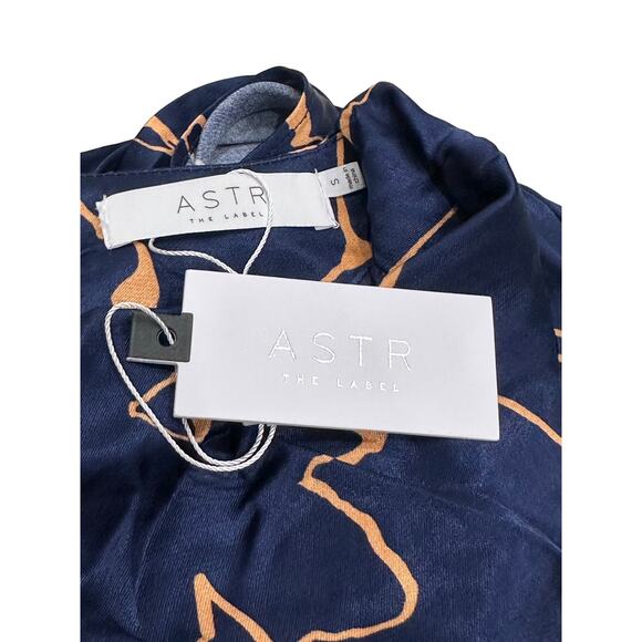 ASTR The Label Women's Veronica Cutout Cowl Neck Long Sleeve Satin Blouse Top - Picture 4 of 4